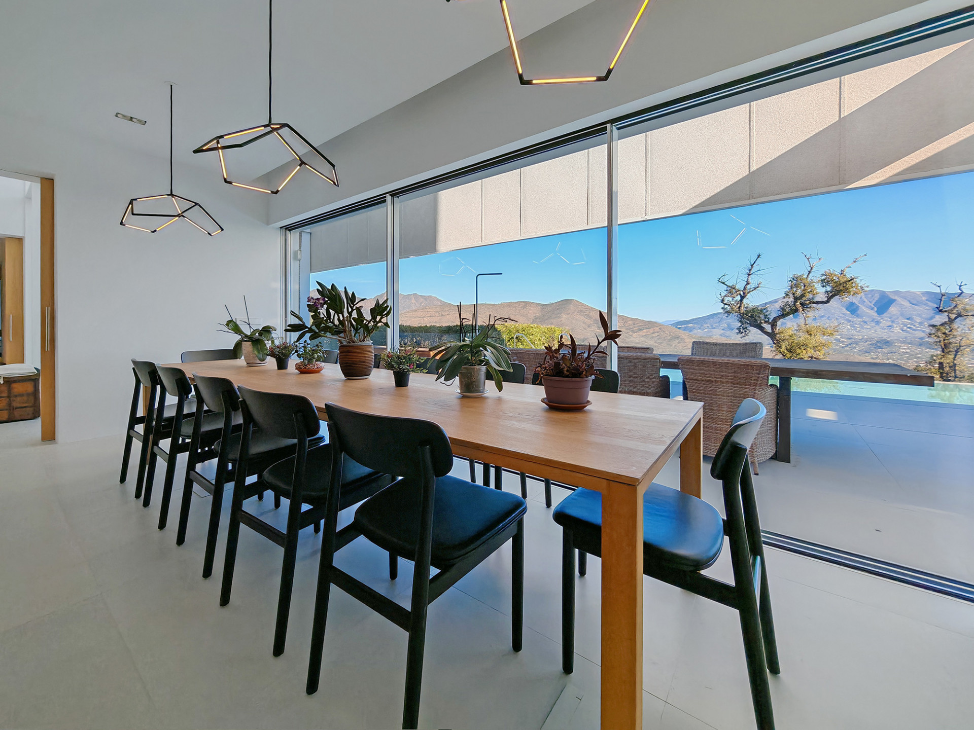 6 Bed - Villa for Sale in La Mairena, Marbella
