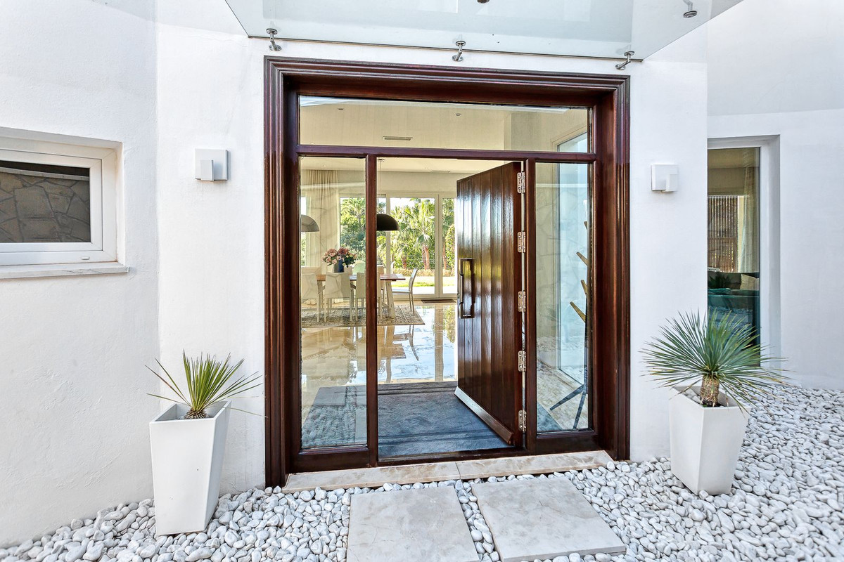Casa de 4 Dormitorios y 4 Baños en venta en El Rosario, Marbella