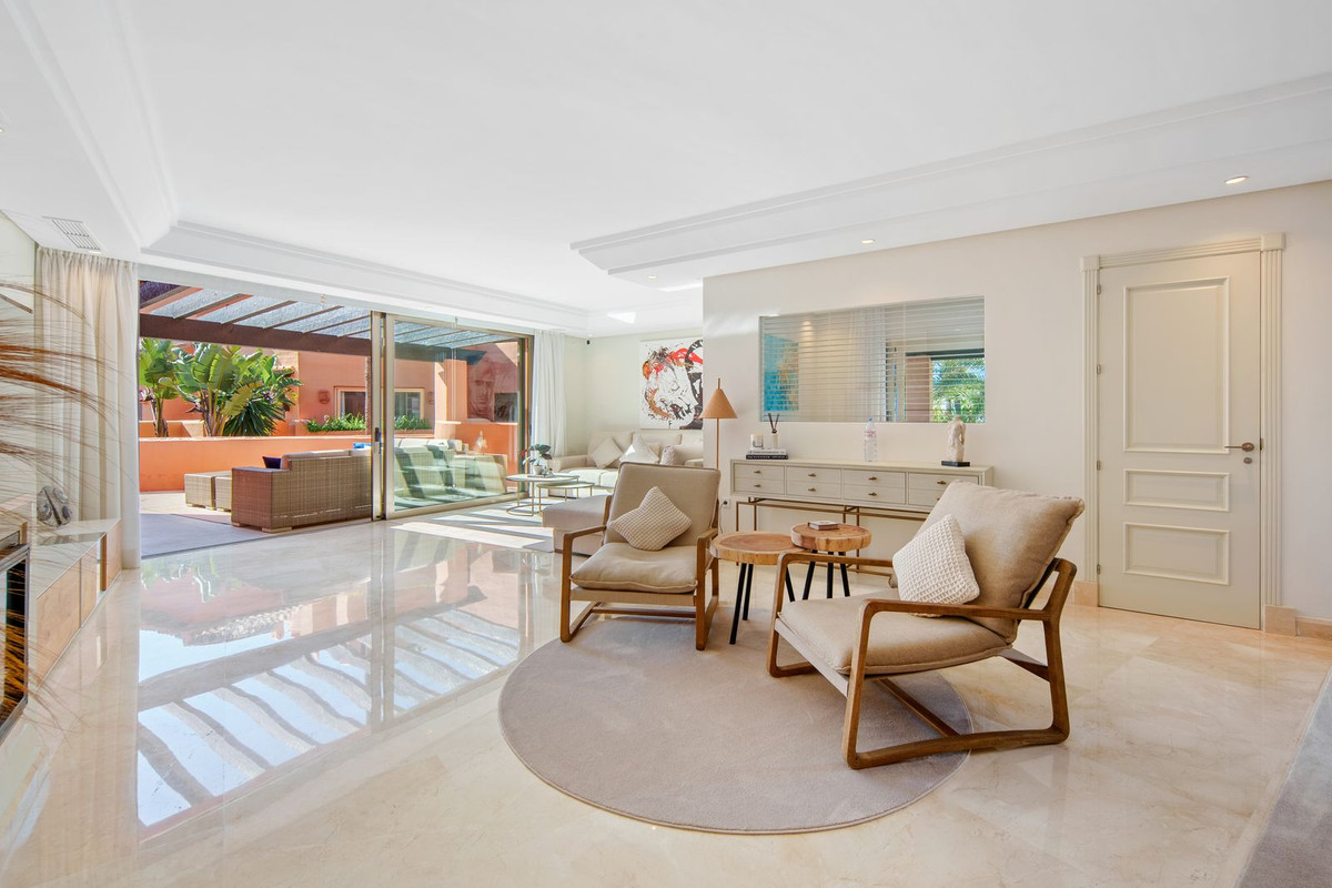 Ático de 3 Dormitorios en venta en Los Monteros, Marbella