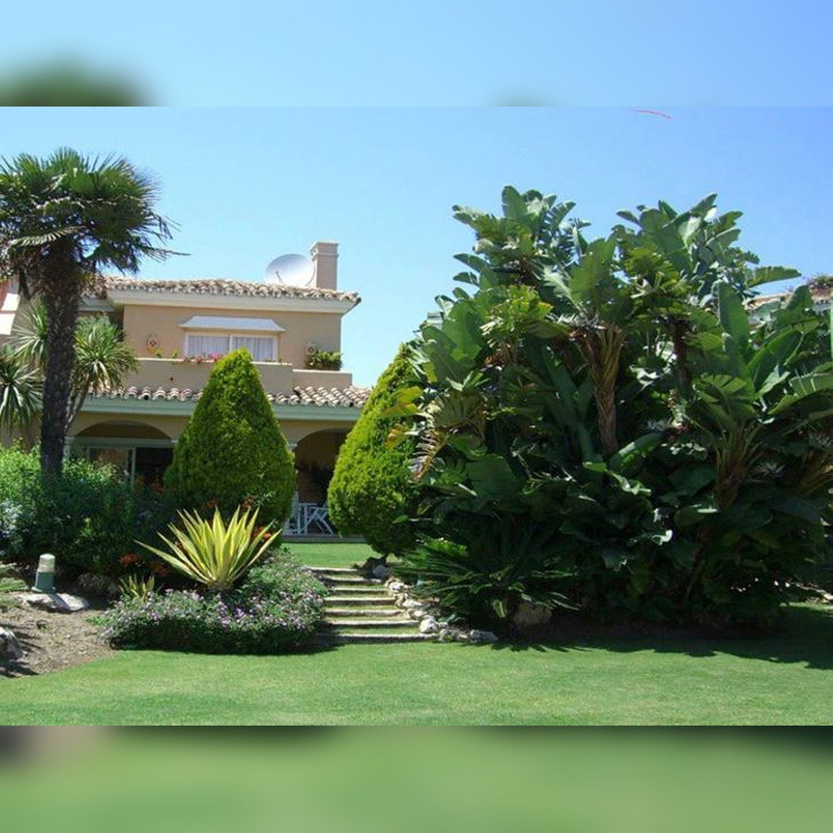 Casa Adosada de 3 Dormitorios y 3 Baños en alquiler en Estepona
