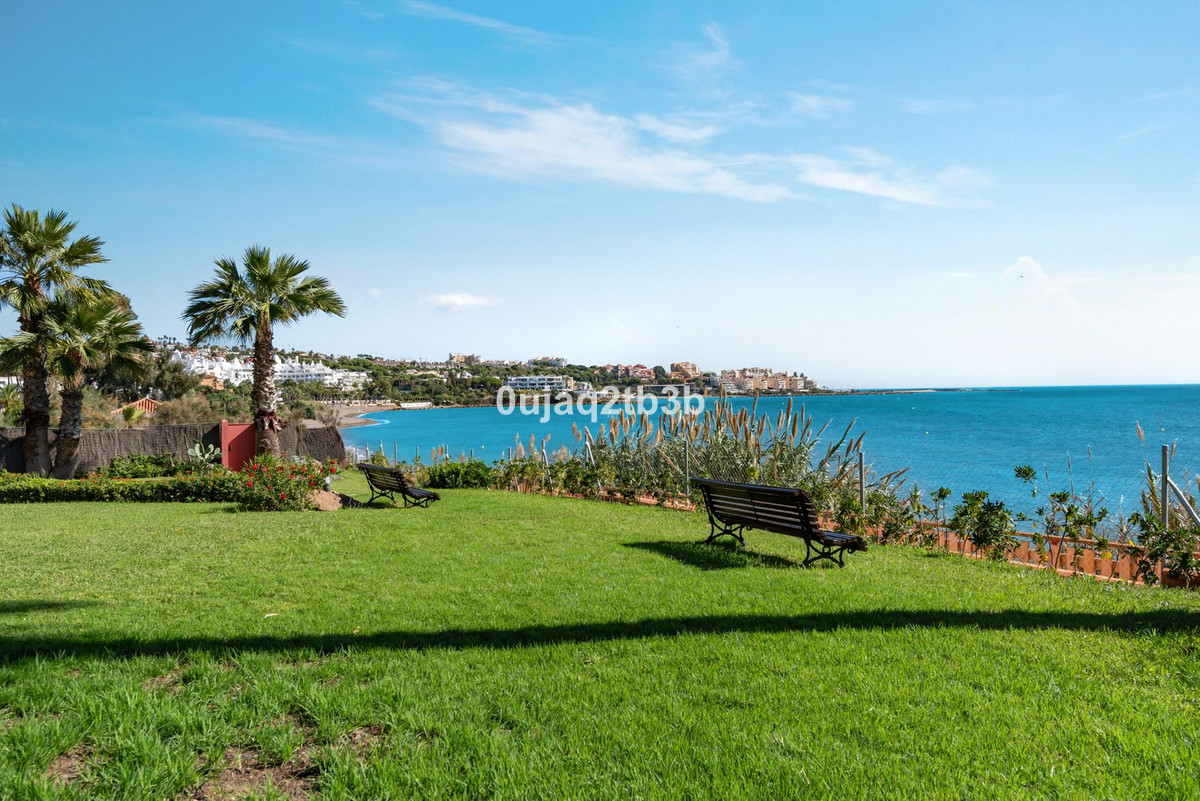 Casa Adosada de 2 Dormitorios y 1 Baño en venta en Estepona