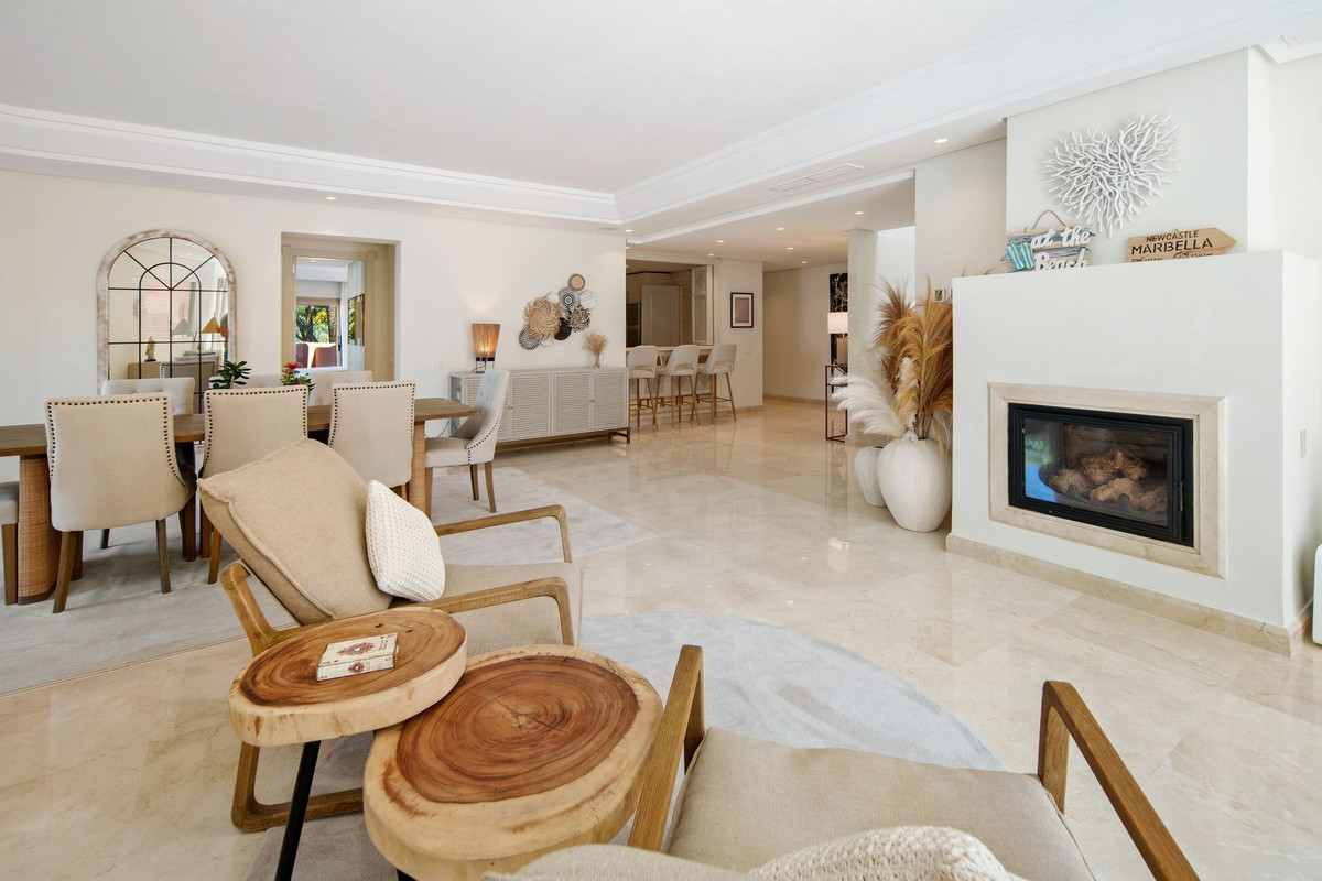 Ático de 3 Dormitorios en venta en Los Monteros, Marbella