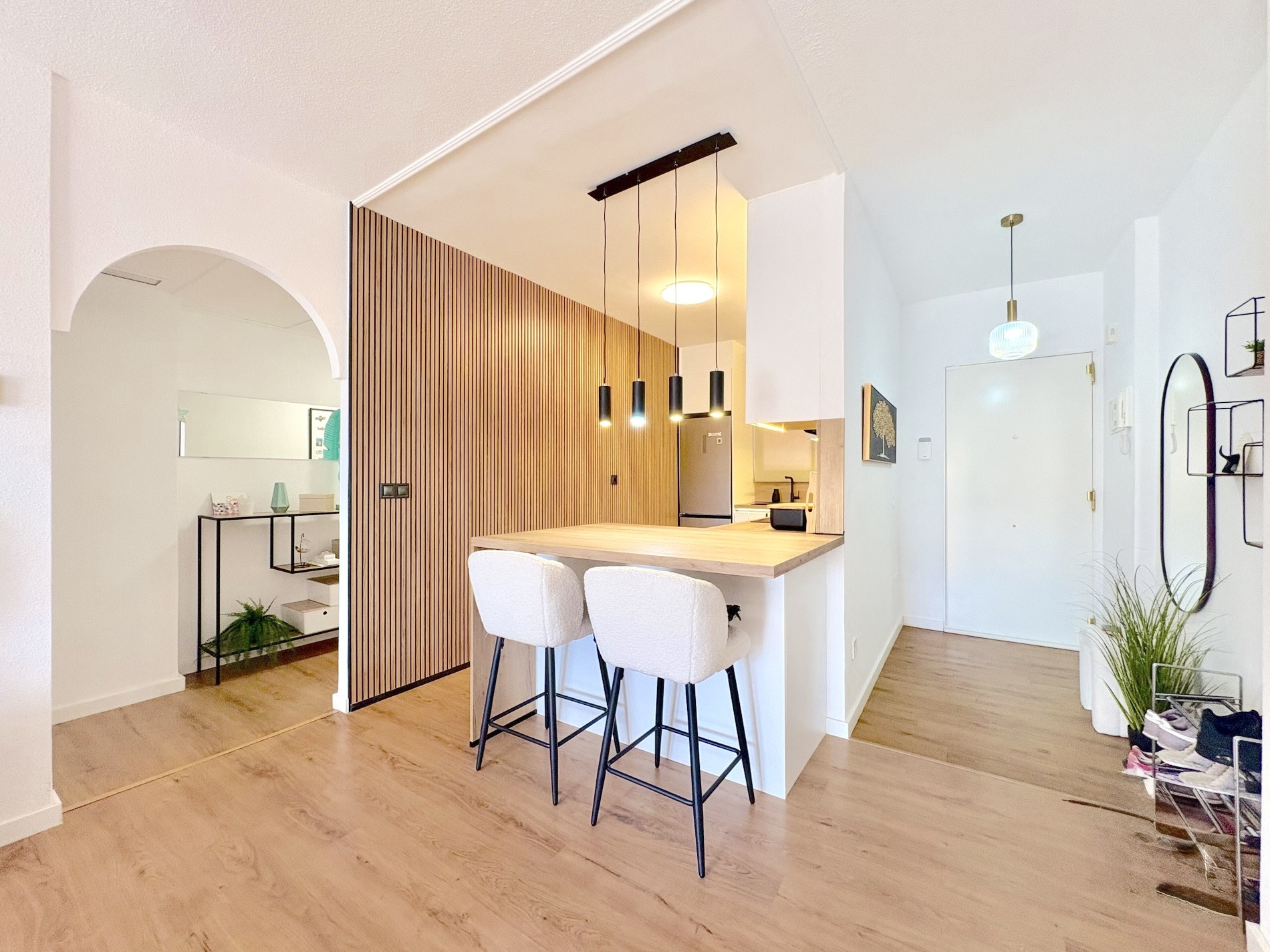 2 спални - Апартамент за продажба в Las Chapas, Marbella