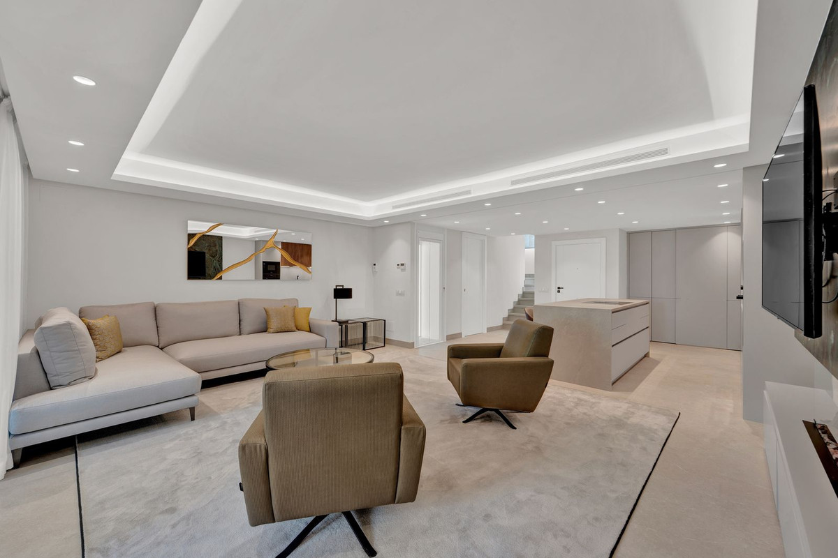 4 кровать Таунхаус для продажи в New Golden Mile, Estepona