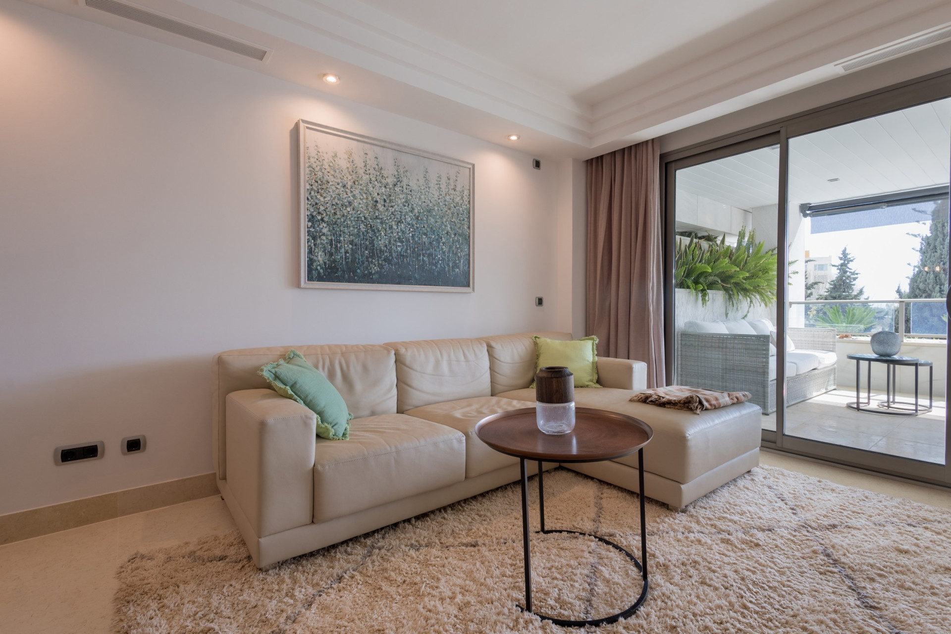 Piso de 3 Dormitorios en alquiler en Milla de Oro, Marbella