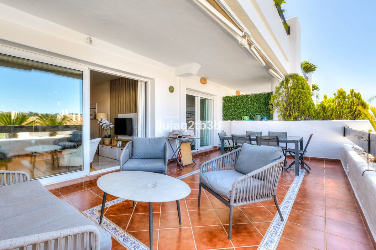 2 спални, 2 бани - Апартамент за продажба в Nueva Andalucia, Marbella