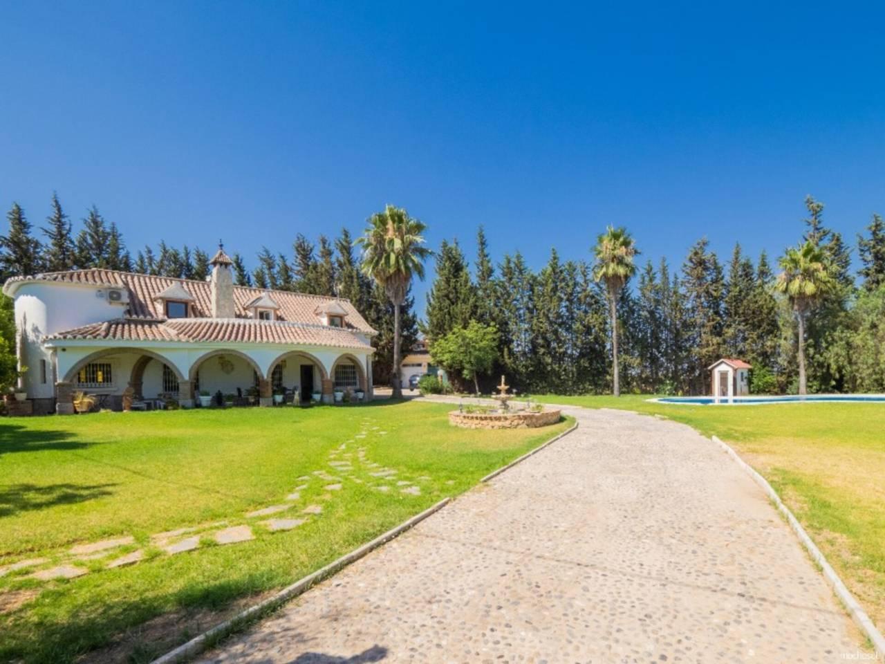 Casa Adosada de 5 Dormitorios en alquiler vacacional en Alhaurin el Grande