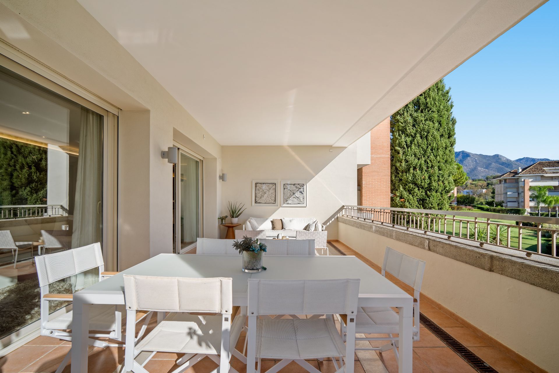 Piso de 4 Dormitorios en venta en Milla de Oro, Marbella