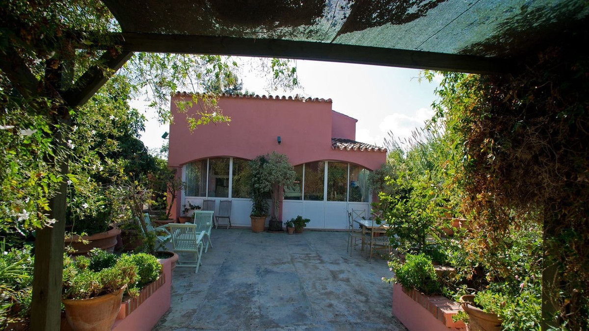 Finca de 3 Dormitorios y 2 Baños en venta en Estepona