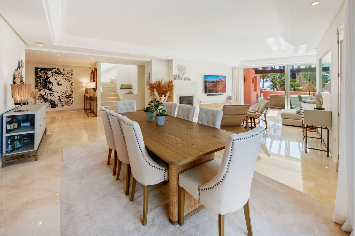 Ático de 3 Dormitorios en venta en Los Monteros, Marbella