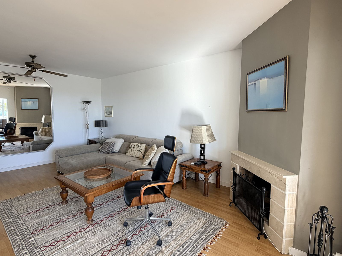 Piso de 2 Dormitorios y 2 Baños en venta en La Quinta, Benahavís