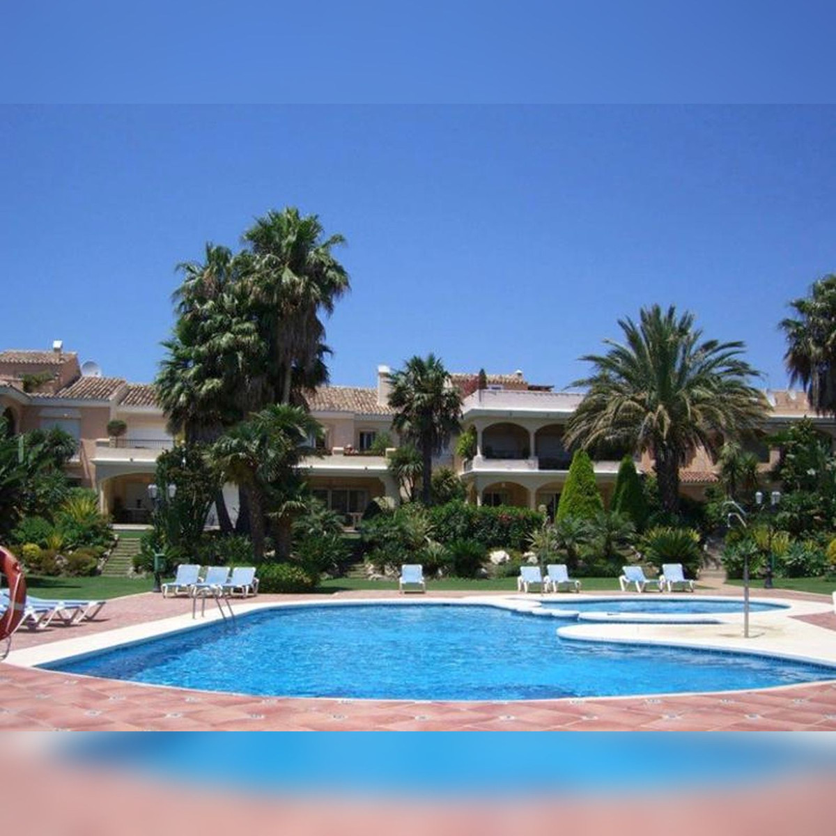 Casa Adosada de 3 Dormitorios y 3 Baños en alquiler en Estepona