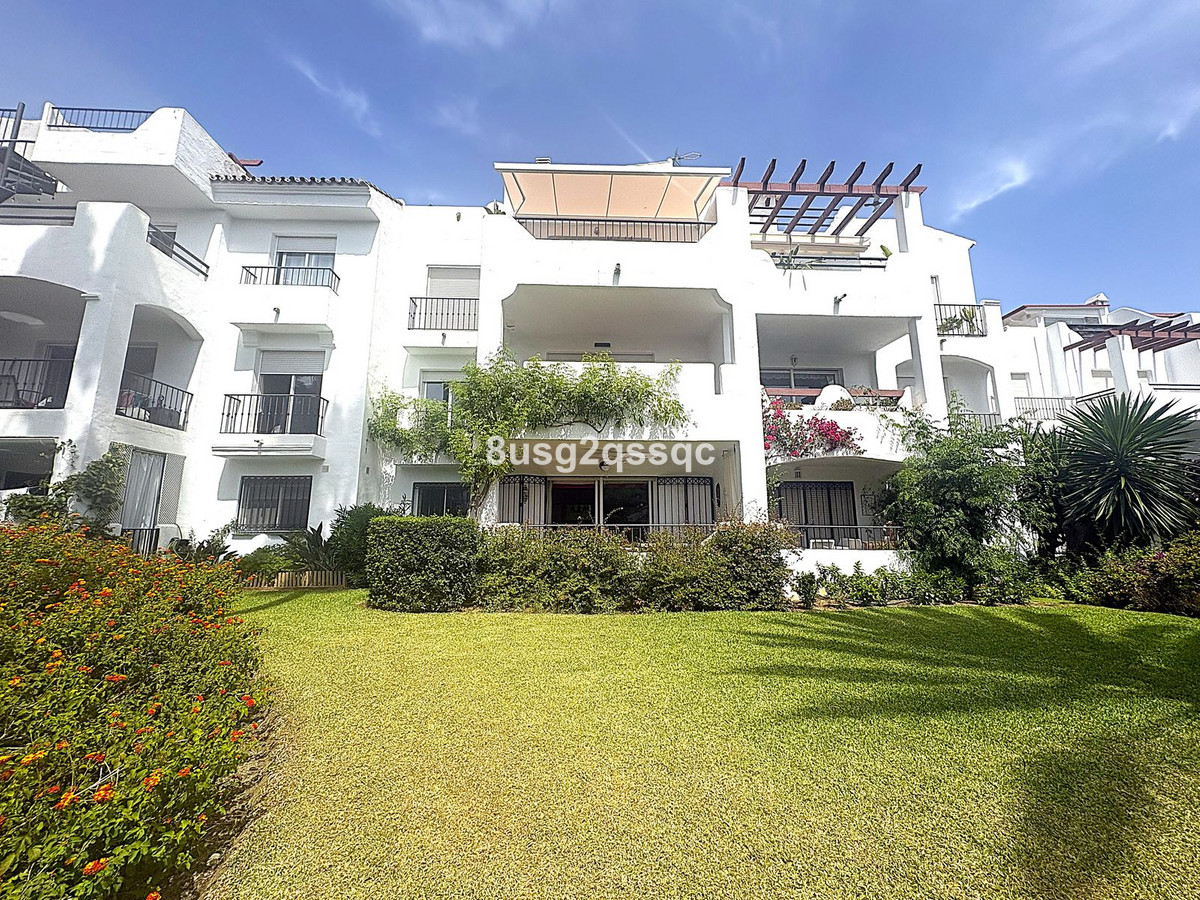 Piso de 3 Dormitorios en venta en Cancelada, Estepona