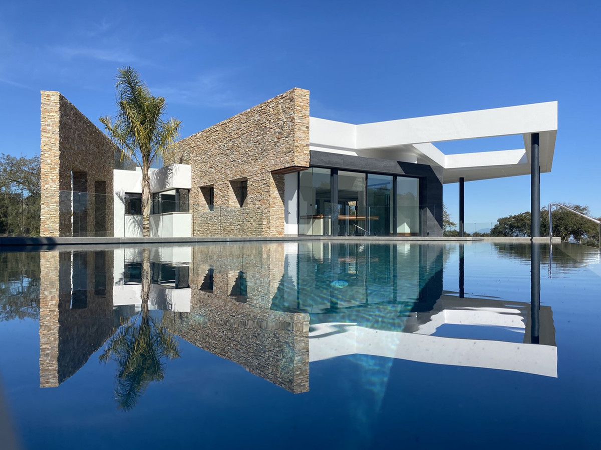 Casa de 6 Dormitorios y 8 Baños en venta en San Roque