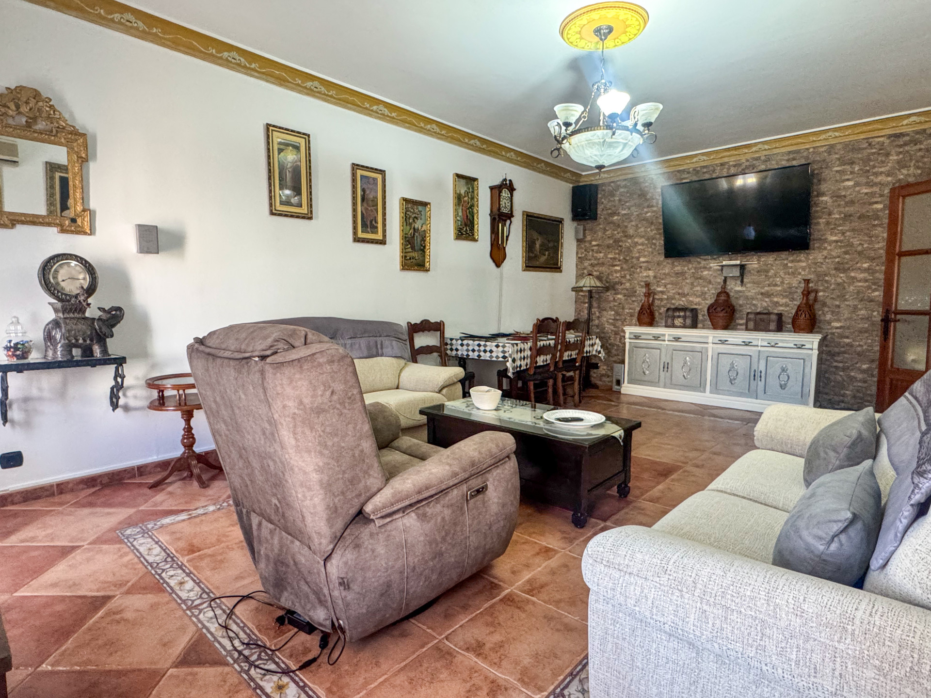 Casa Adosada de 5 Dormitorios y 3 Baños en venta en Humilladero