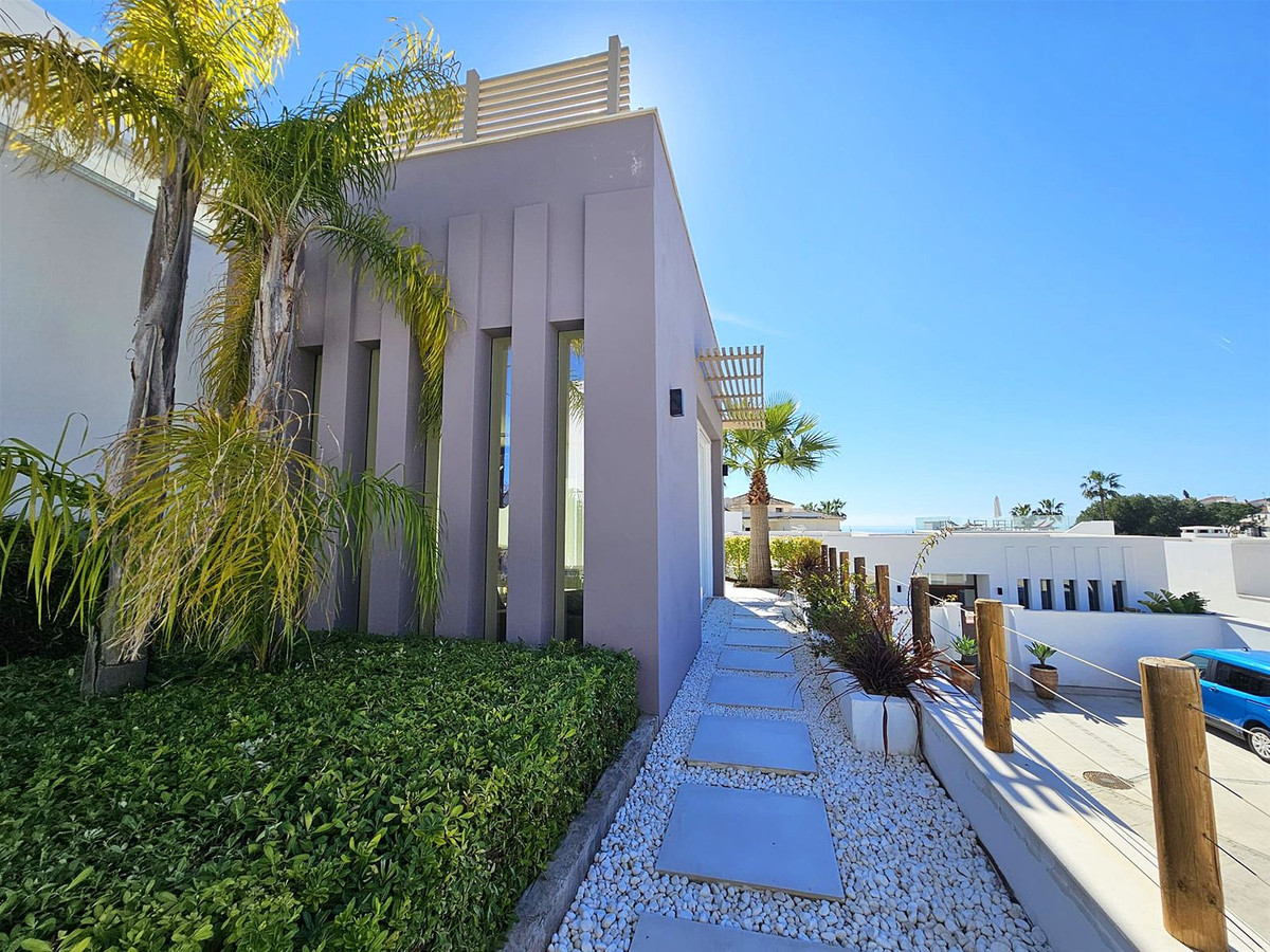 5 Bed, 5 Bath - Villa for Sale in Riviera del Sol, Mijas