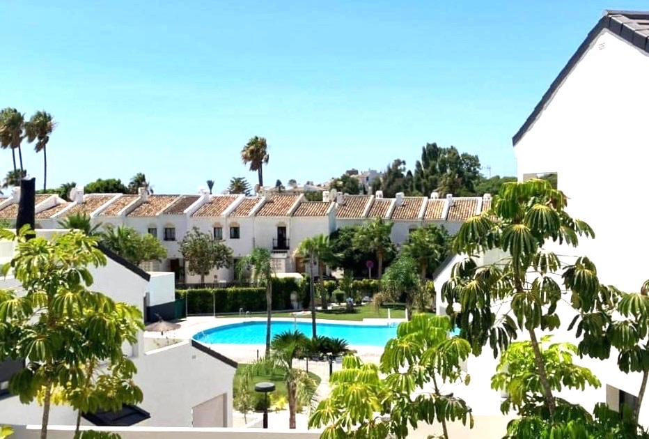 2 Bed - Apartment for Rent in La Alqueria, Estepona