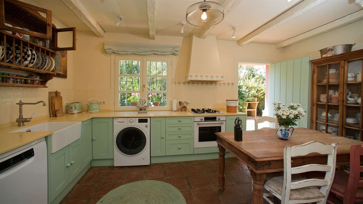 Finca de 3 Dormitorios y 2 Baños en venta en Estepona