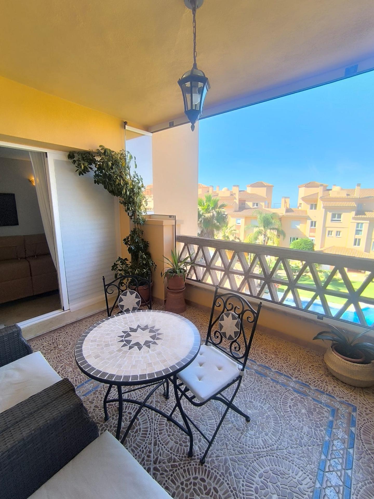 Piso de 2 Dormitorios y 2 Baños en venta en Calahonda, Mijas