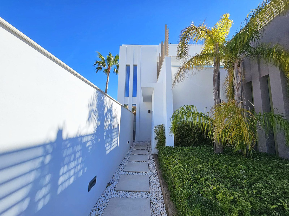 5 Bed, 5 Bath - Villa for Sale in Riviera del Sol, Mijas