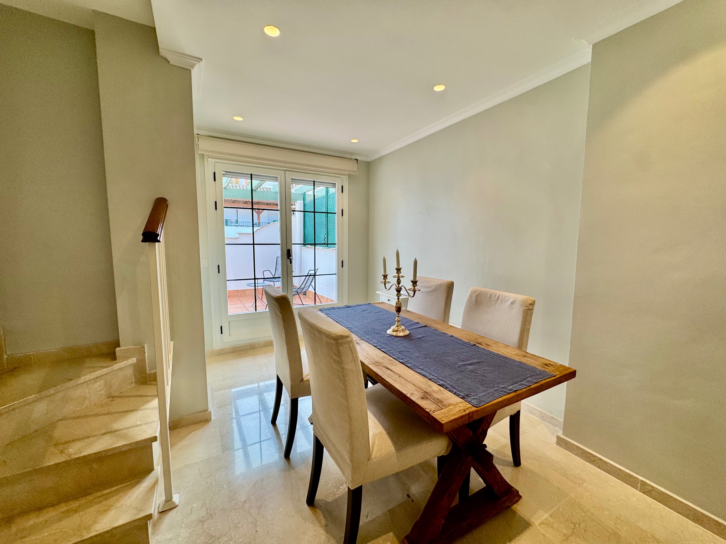Ático de 2 Dormitorios y 2 Baños en venta en Nueva Milla de Oro, Estepona