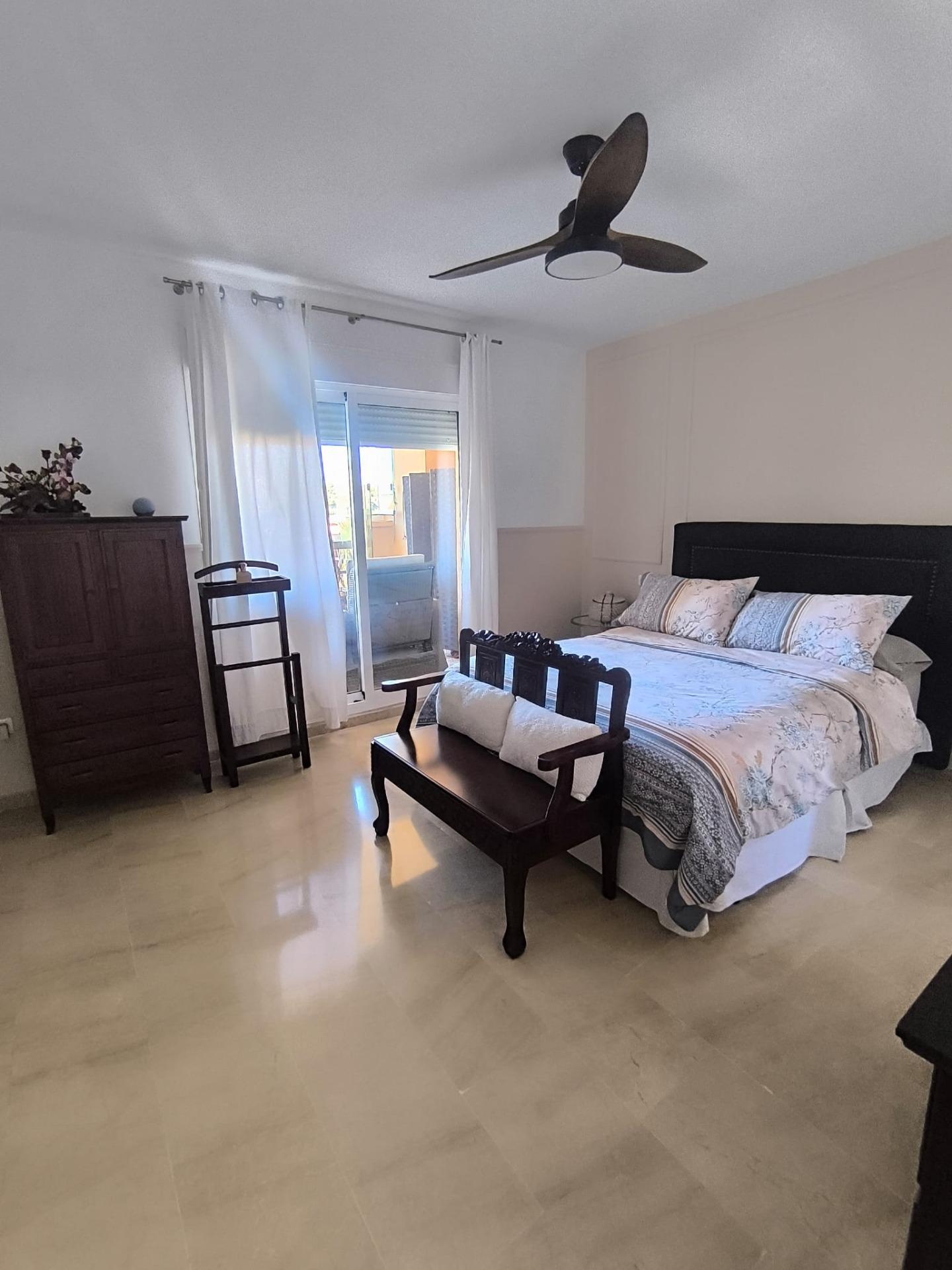 Piso de 2 Dormitorios y 2 Baños en venta en Calahonda, Mijas