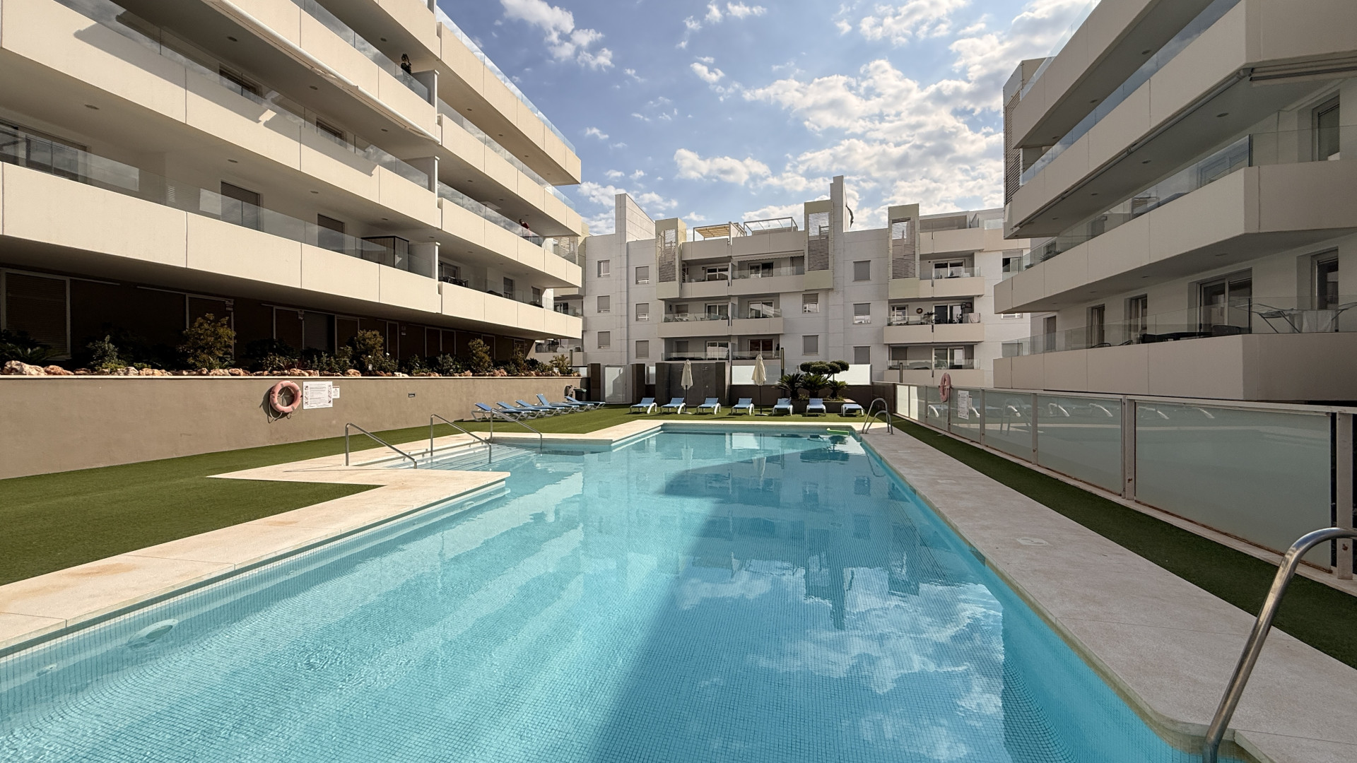 Piso de 3 Dormitorios y 2 Baños en venta en San Pedro de Alcántara