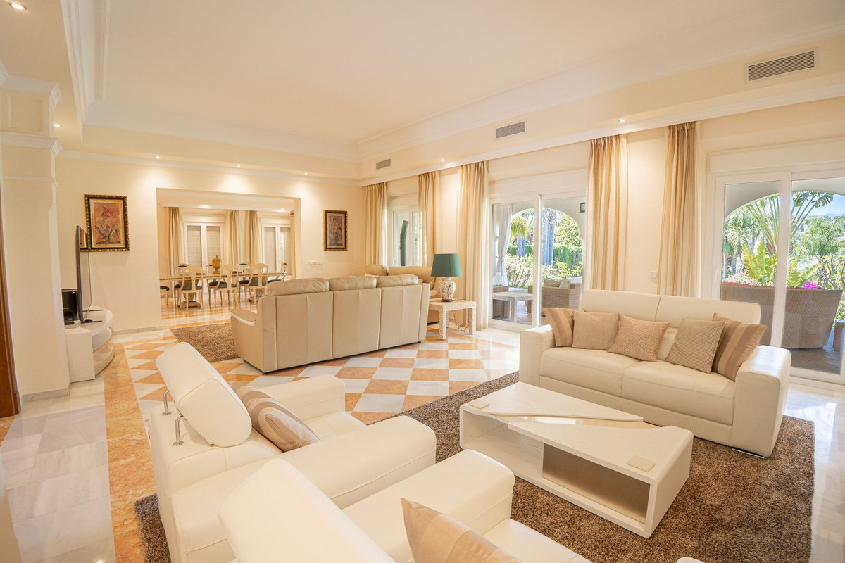 Casa de 6 Dormitorios y 7 Baños en venta en El Paraíso