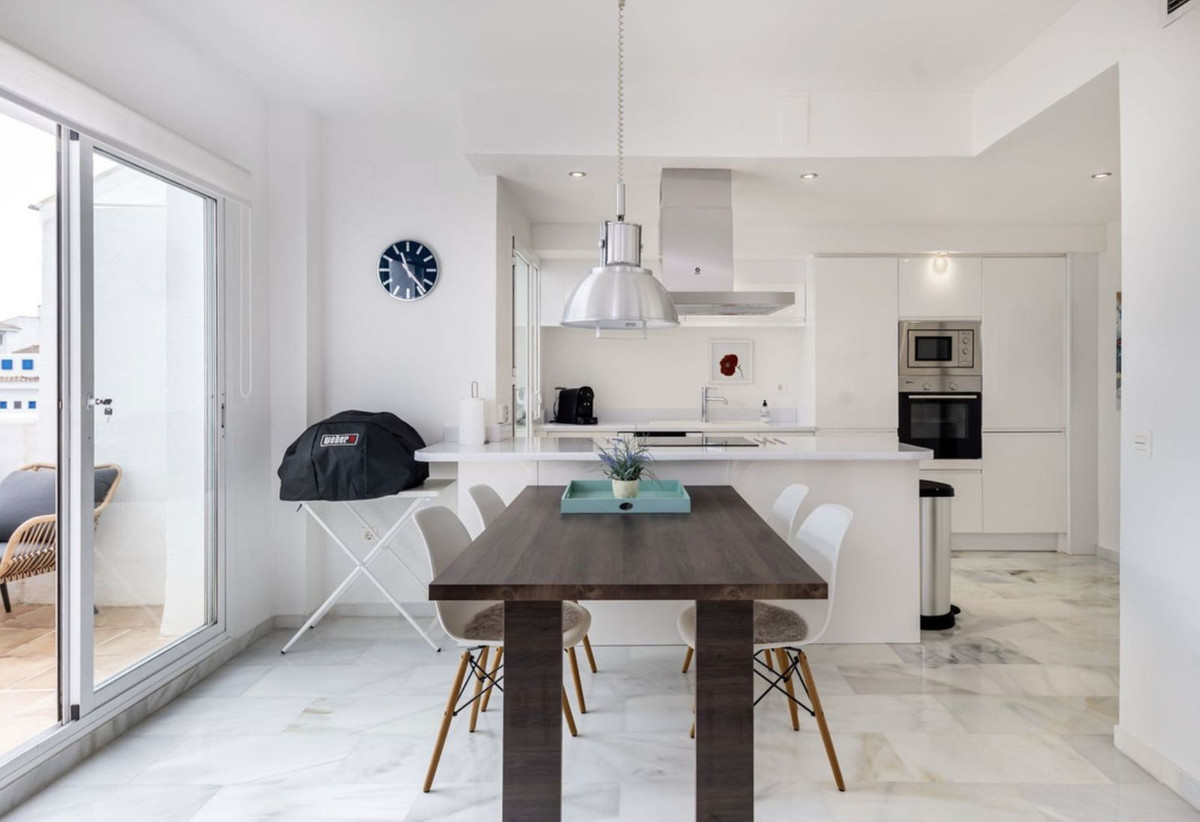 Piso de 3 Dormitorios en alquiler vacacional en Nueva Andalucía, Marbella