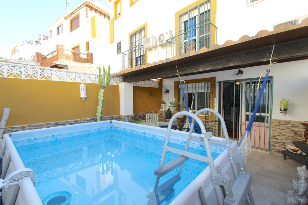 5 спални, 3 бани - Редова къща за продажба в Marbella