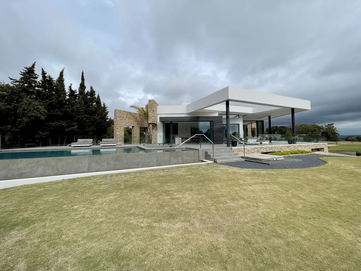 Casa de 6 Dormitorios y 8 Baños en venta en San Roque