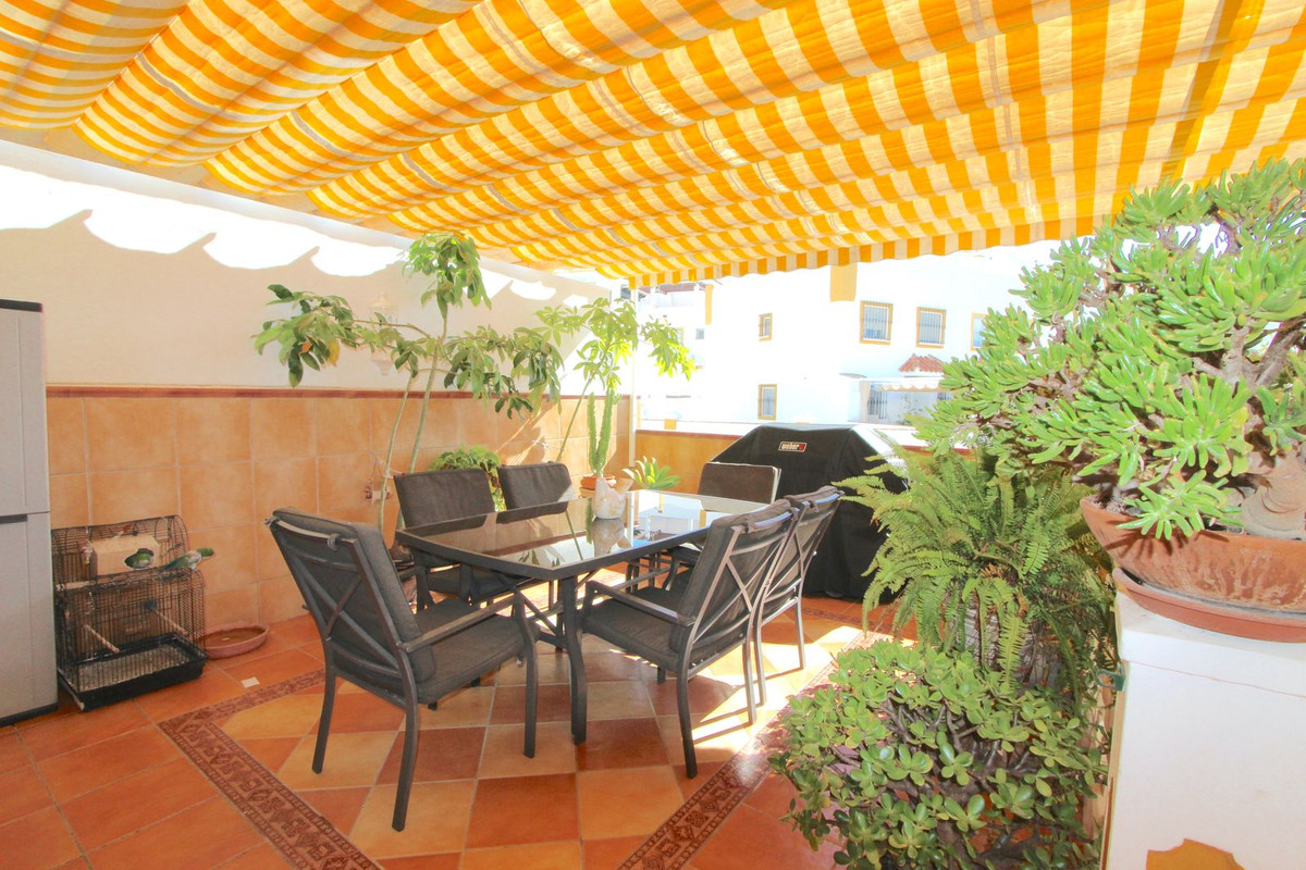 5 спални, 3 бани - Редова къща за продажба в Marbella