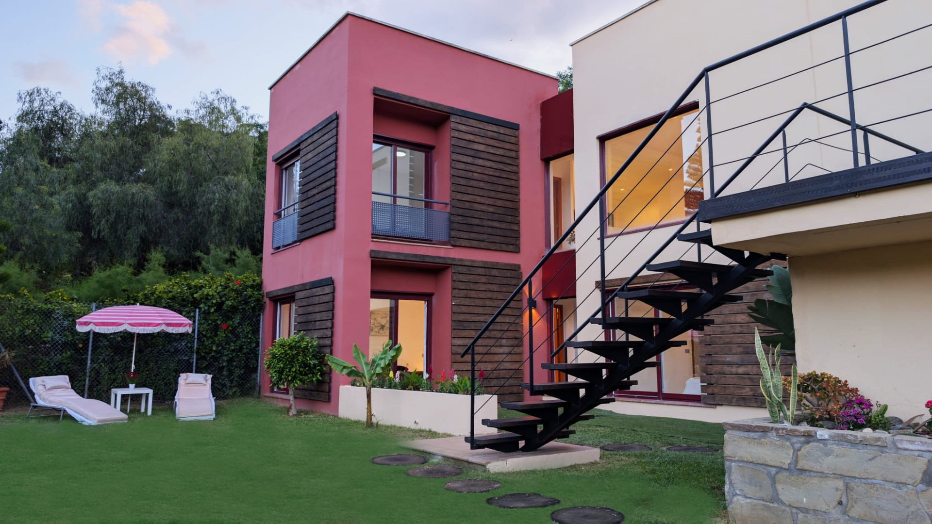 Casa de 4 Dormitorios y 5 Baños en venta en La Alqueria, Estepona