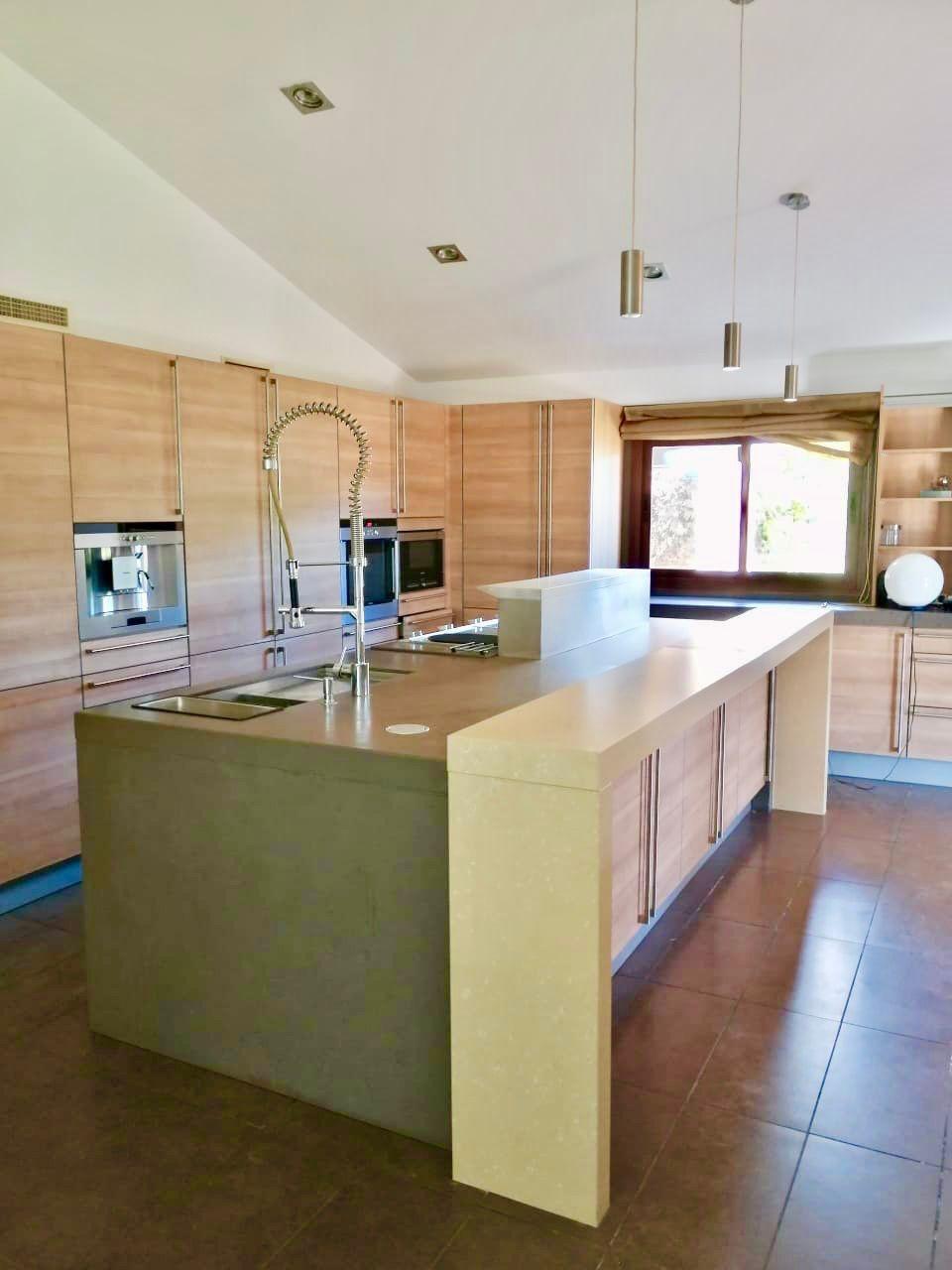 Casa de 3 Dormitorios y 4 Baños en alquiler en Marbella Centro