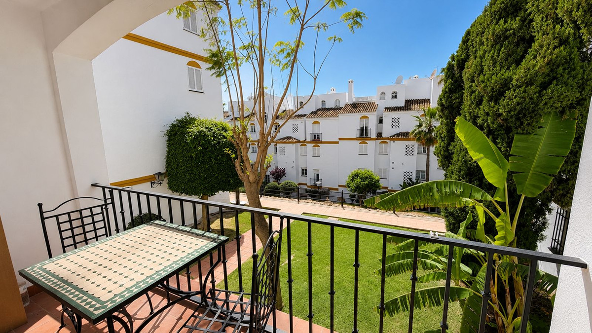 2 Bed - Apartment for Sale in Atalaya, Estepona