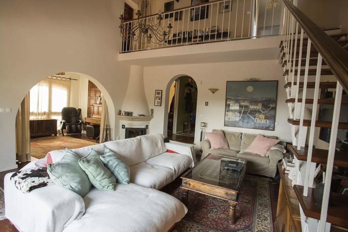 Casa de 5 Dormitorios y 4 Baños en venta en Artola, Marbella