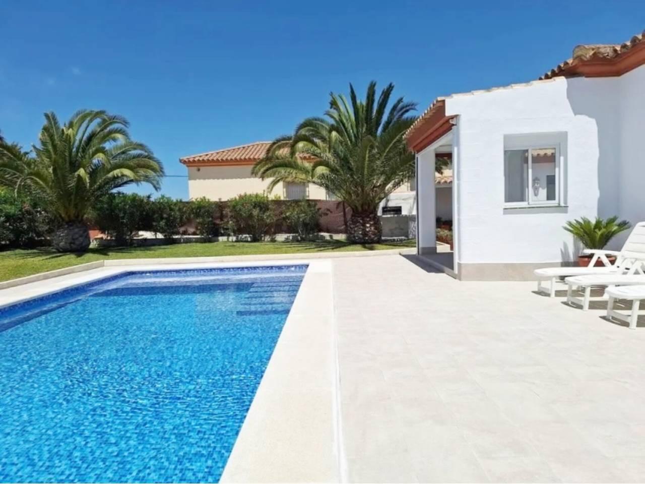 Casa Adosada de 3 Dormitorios y 3 Baños en alquiler vacacional en Chiclana de la Frontera