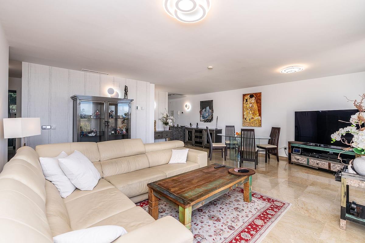 4 Bed, 2 Bath - Apartment for Sale in Benahavis