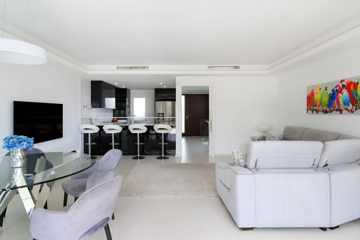 Casa Adosada de 3 Dormitorios en venta en Milla de Oro, Marbella