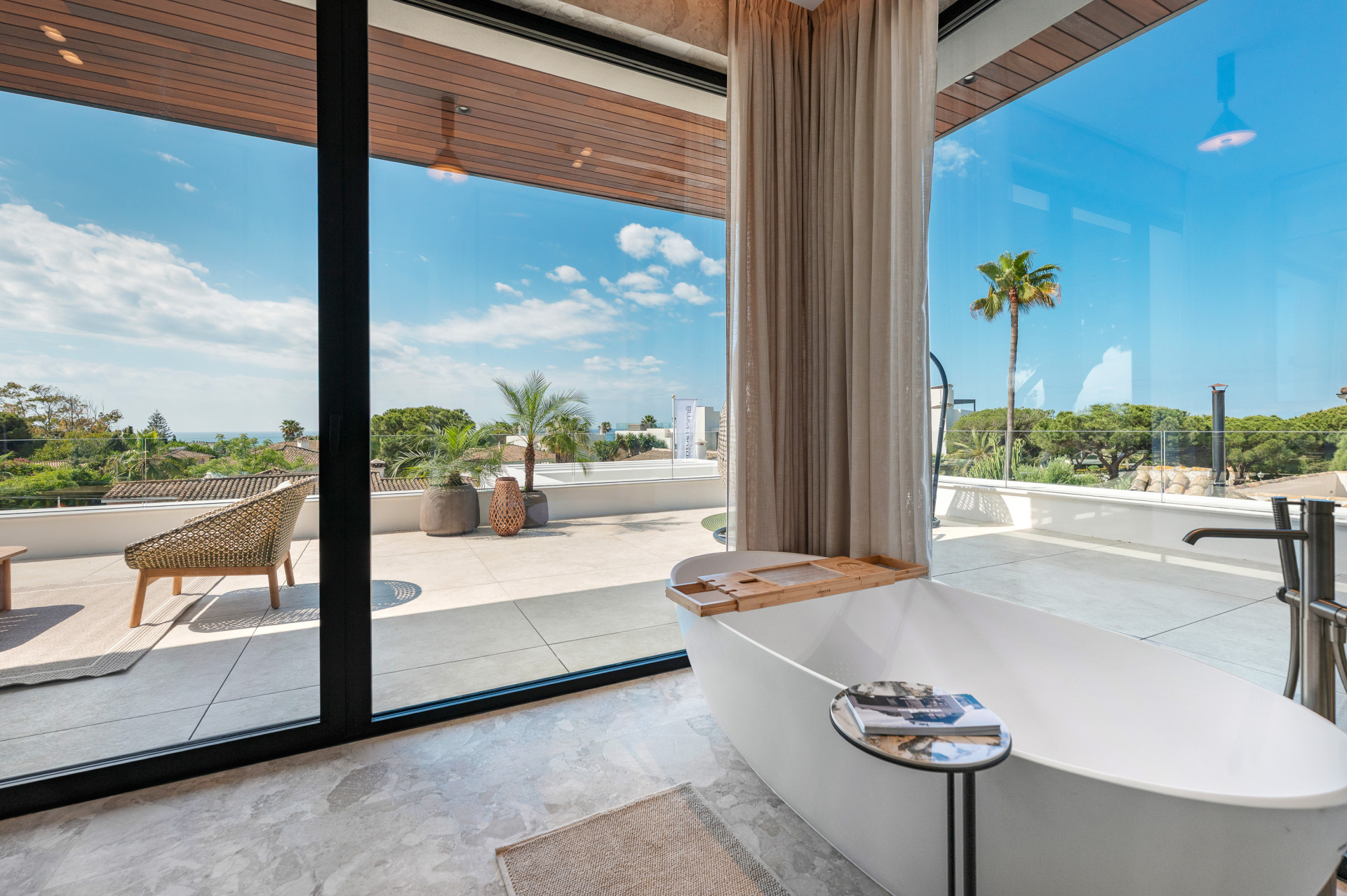 6 спални - Вила за продажба в Marbesa, Marbella