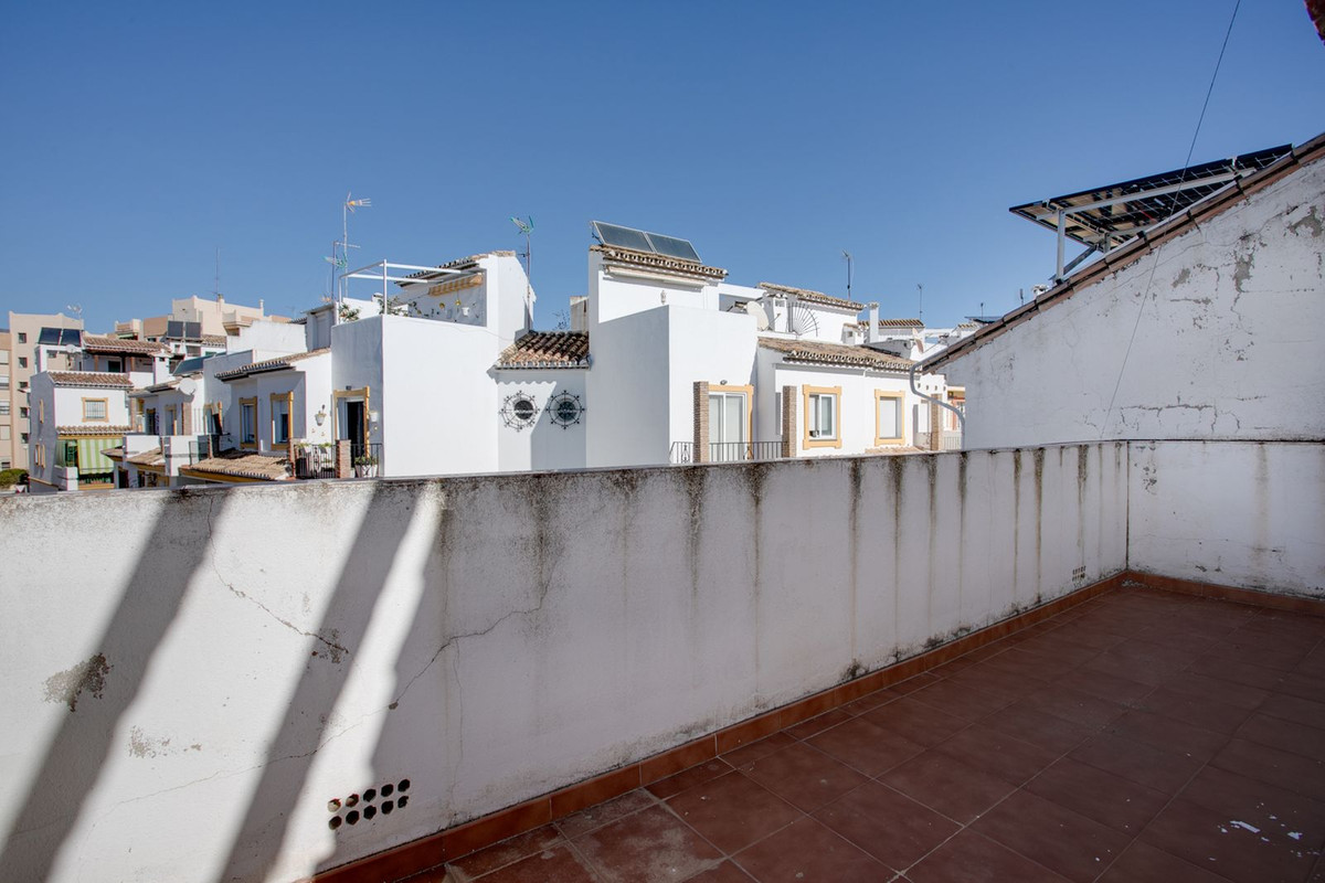 Casa Adosada de 4 Dormitorios en venta en Estepona
