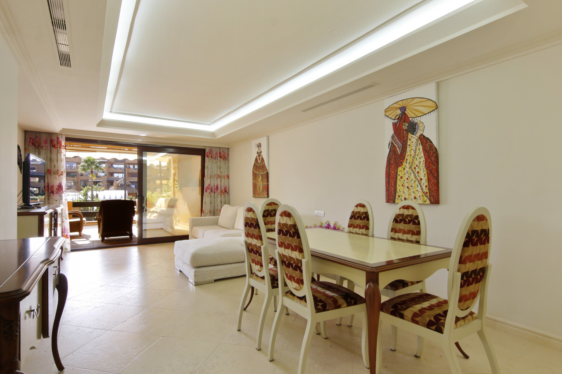 Piso de 2 Dormitorios y 2 Baños en venta en Estepona