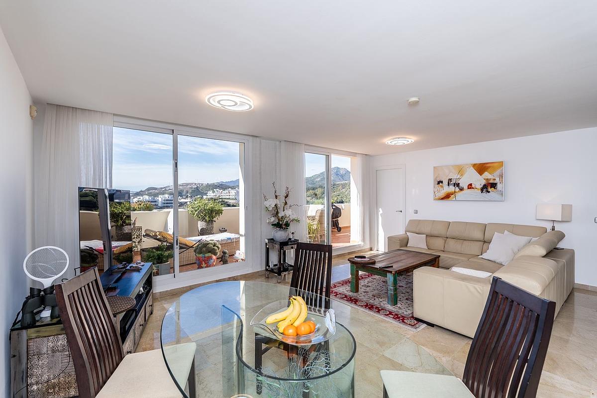 4 Bed, 2 Bath - Apartment for Sale in Benahavis