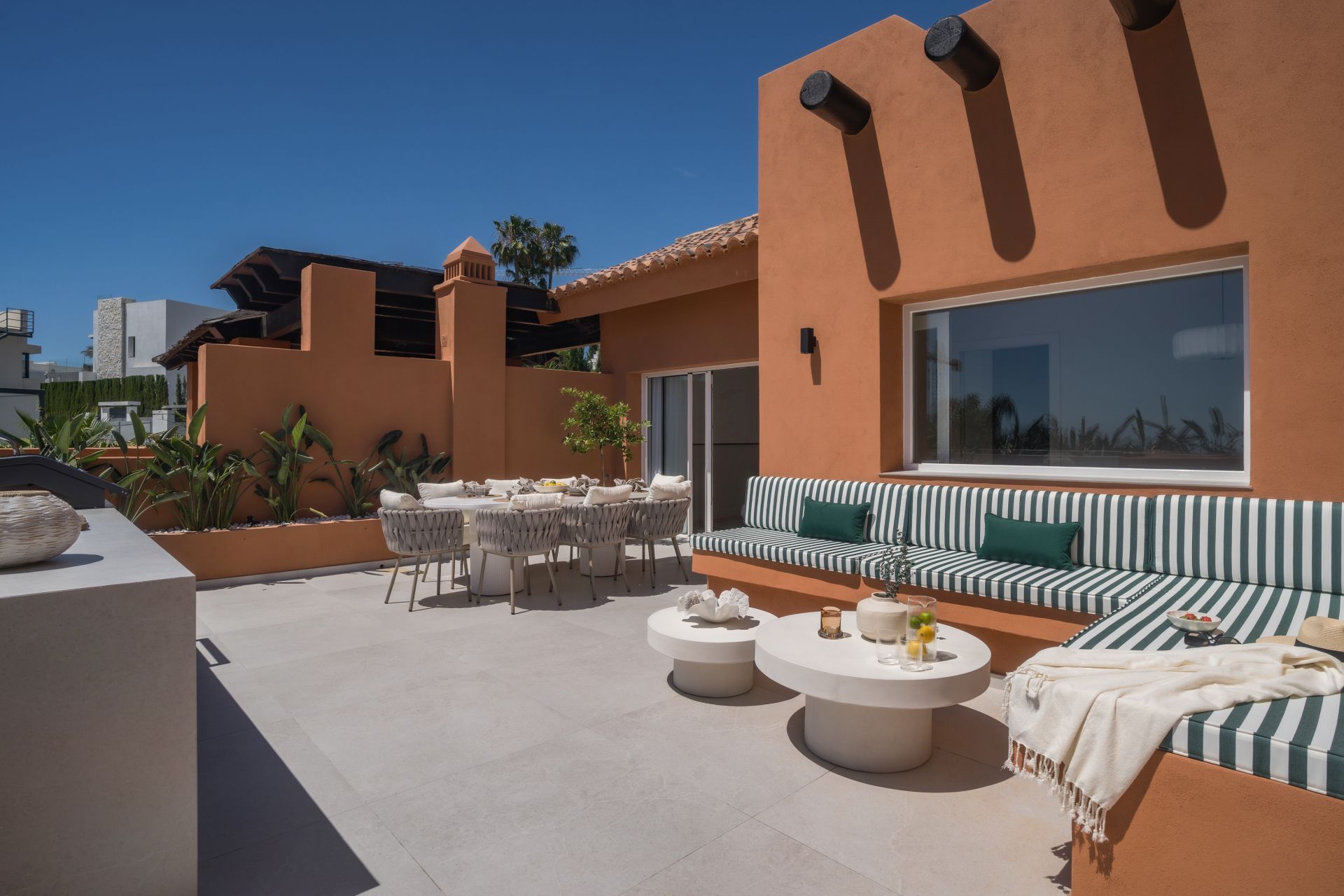4 Bed, 3 Bath - Penthouse for Sale in Nueva Andalucia, Marbella