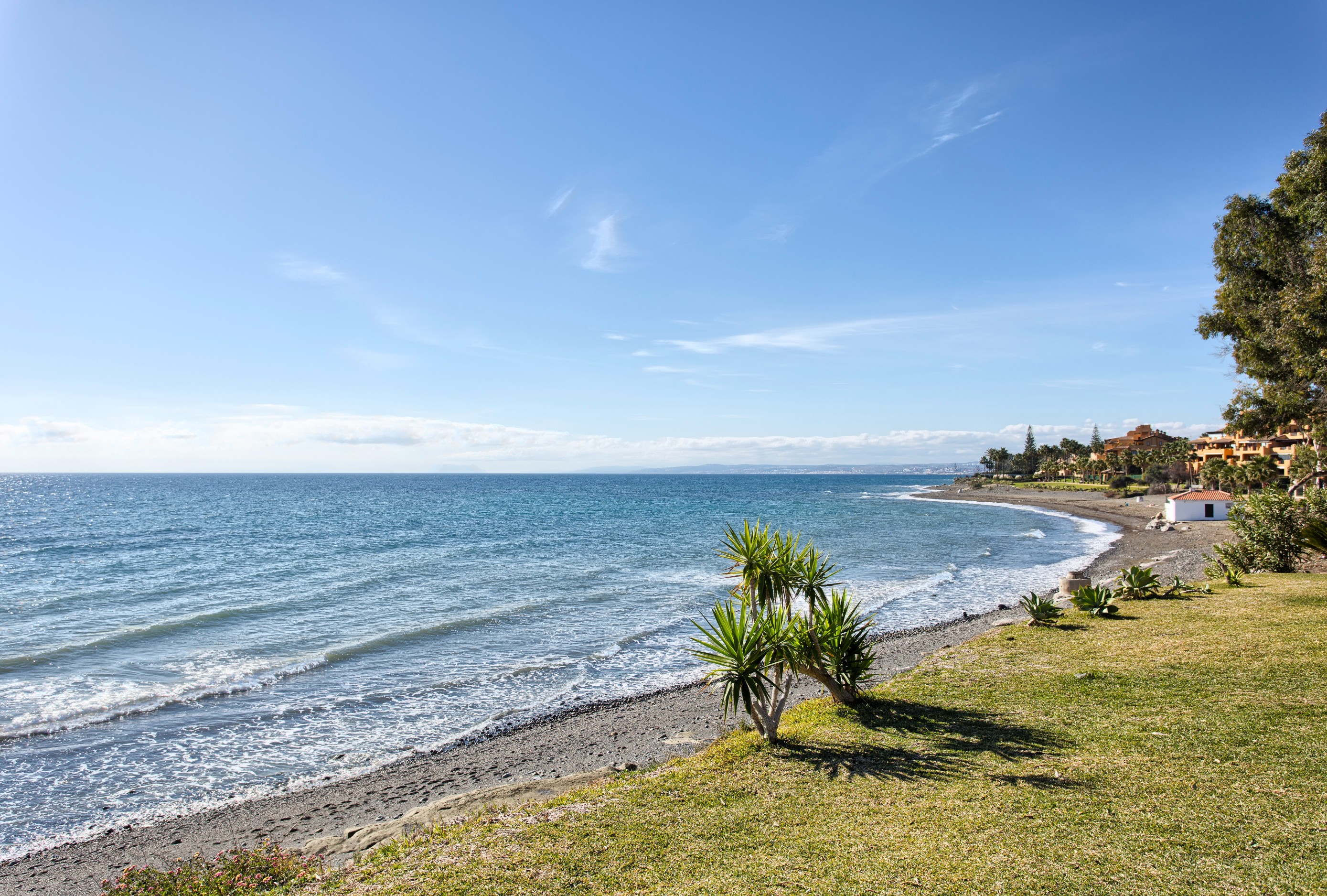 Piso de 2 Dormitorios en venta en Nueva Milla de Oro, Estepona