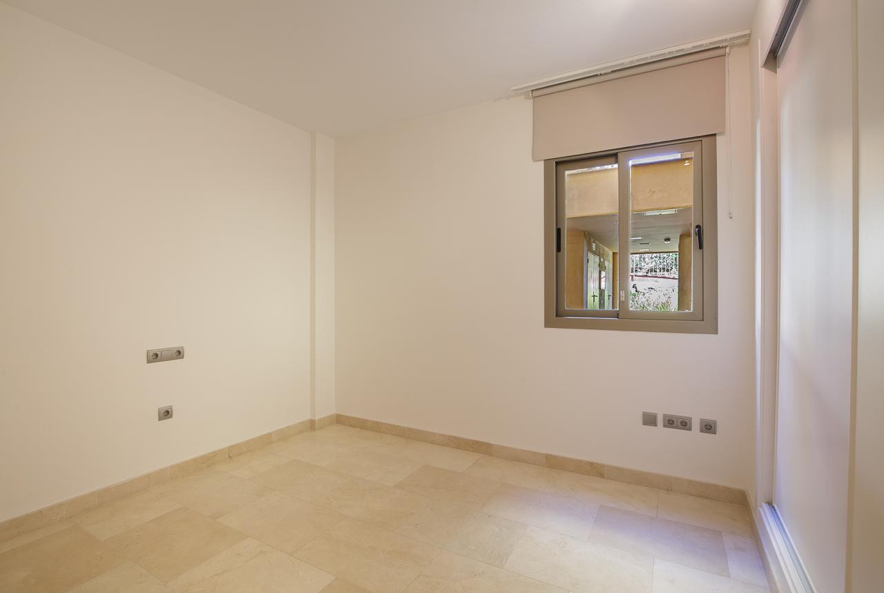 Piso de 2 Dormitorios y 2 Baños en alquiler en Benahavís