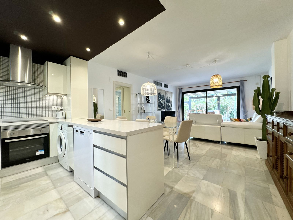 3 Bed, 2 Bath - Apartment for Rent in Puerto Banus, Marbella