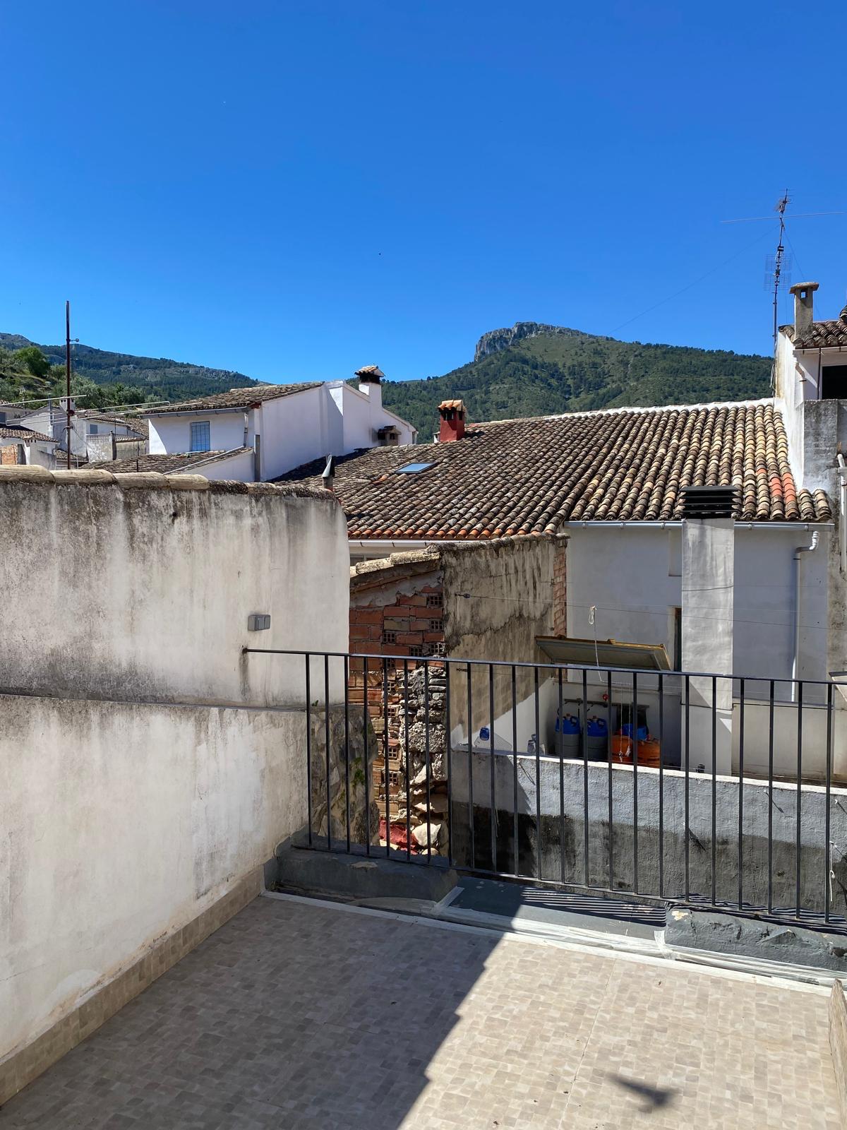 Casa Adosada de 3 Dormitorios en venta en Castell de Castells