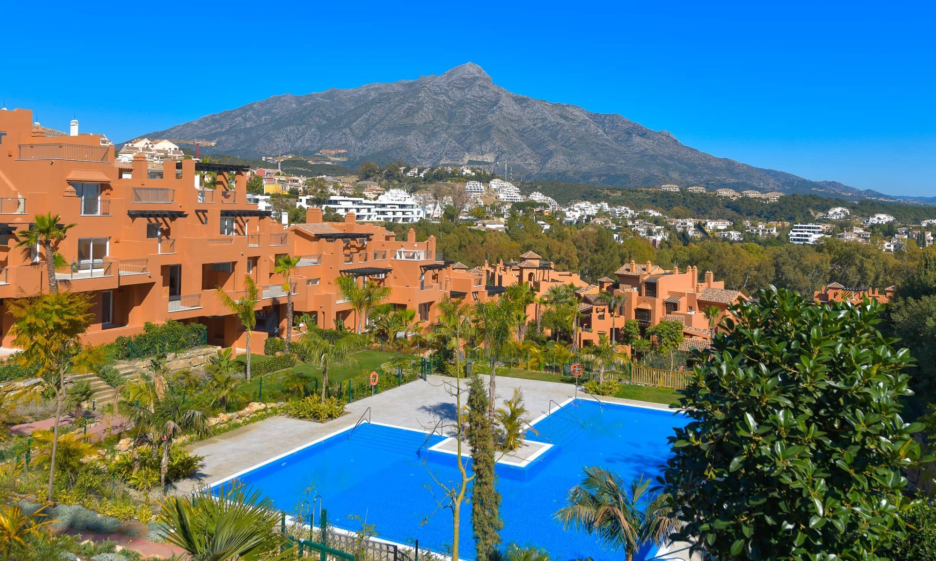 4 Bed, 3 Bath - Penthouse for Sale in Nueva Andalucia, Marbella