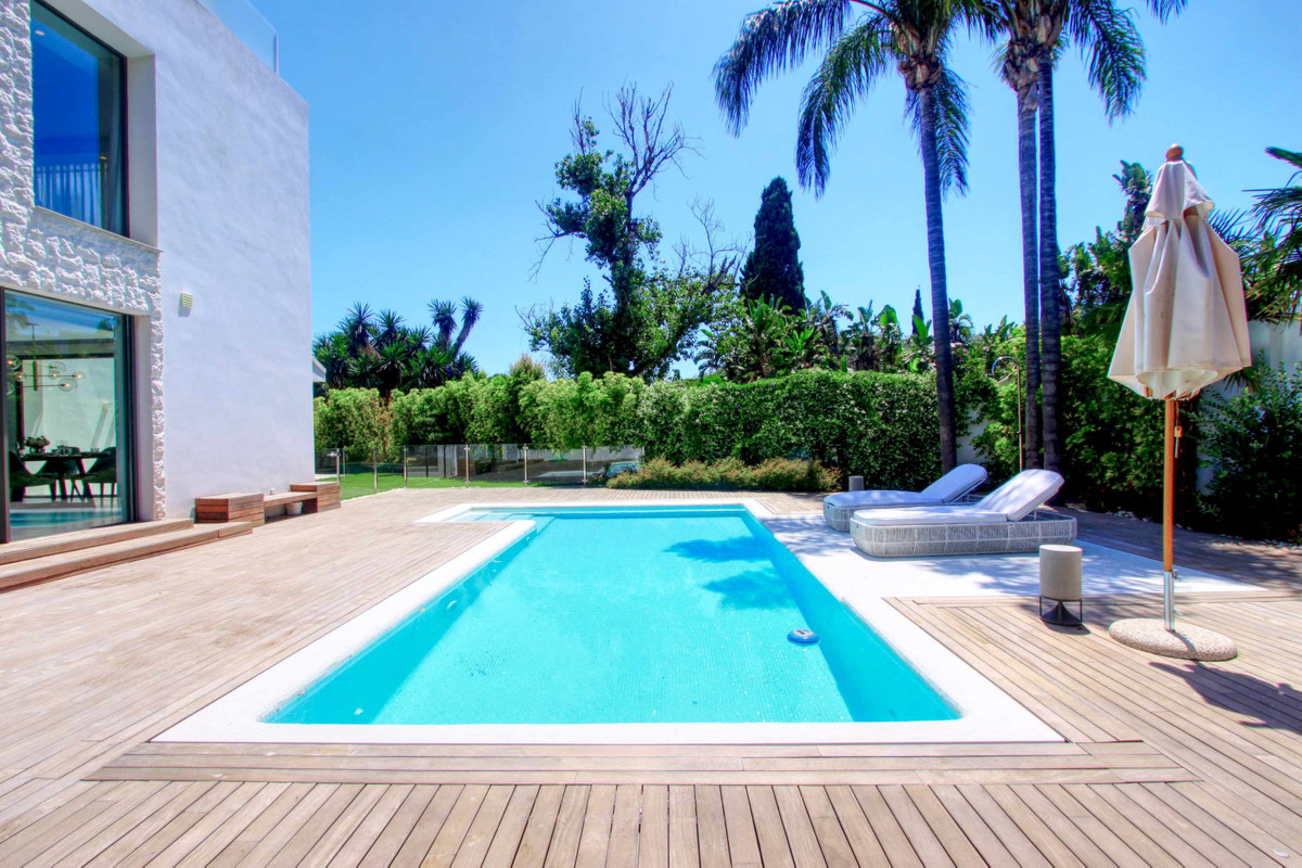 Casa de 5 Dormitorios y 4 Baños en alquiler vacacional en Puerto Banús